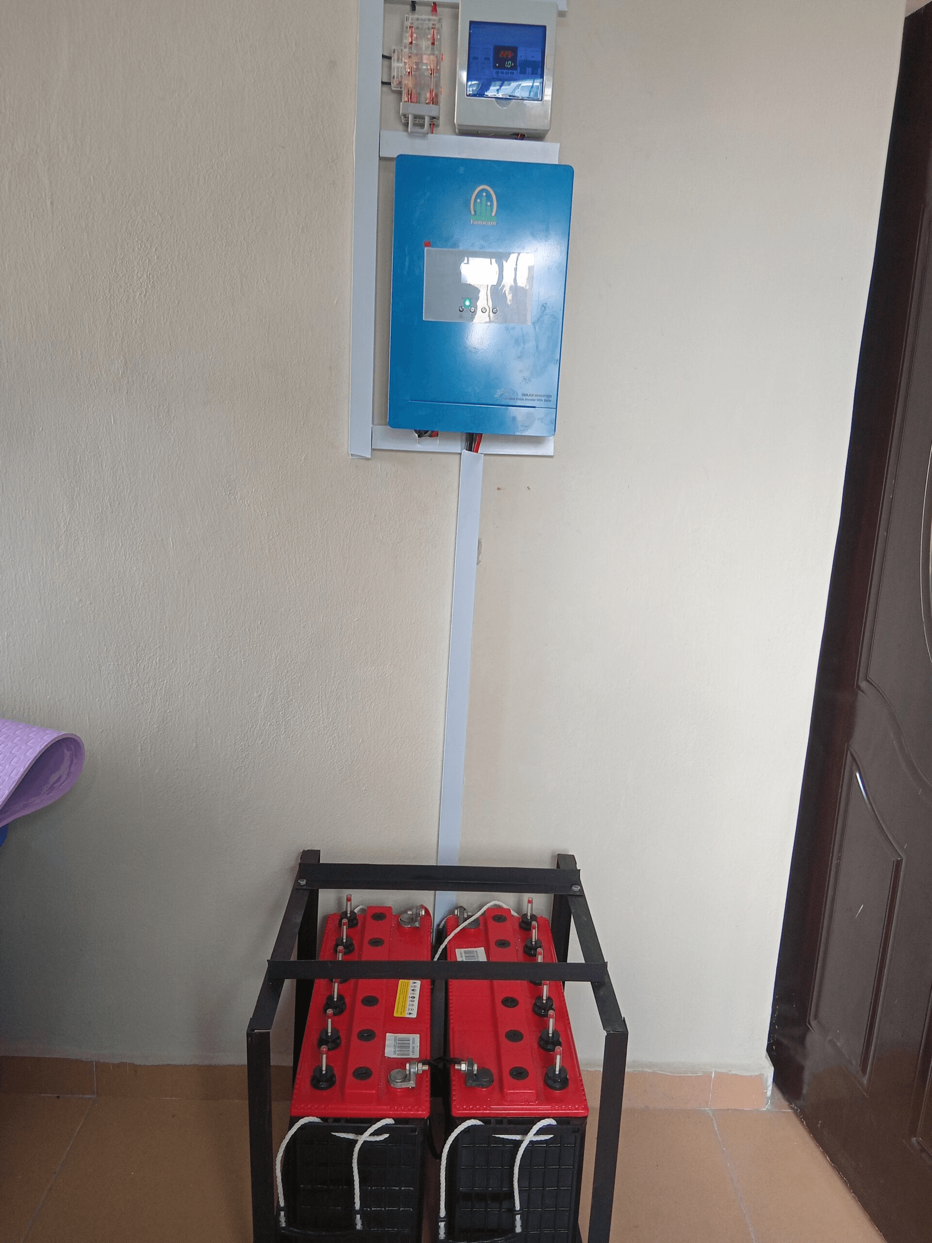 2.5kva Hybrid Inverter with 2x 220Ah tubular battery installation Set-Up